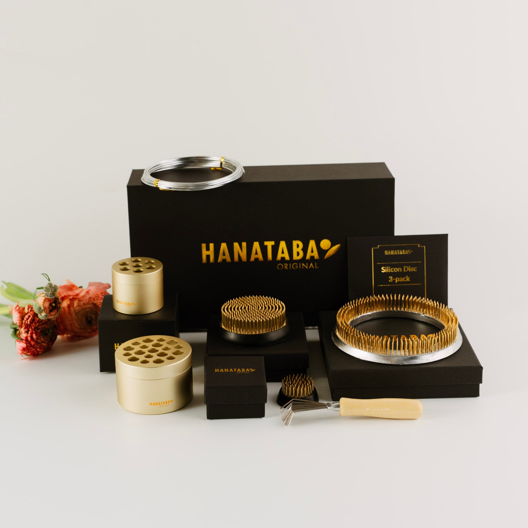 Hanataba big summer package set with various tools on a light background