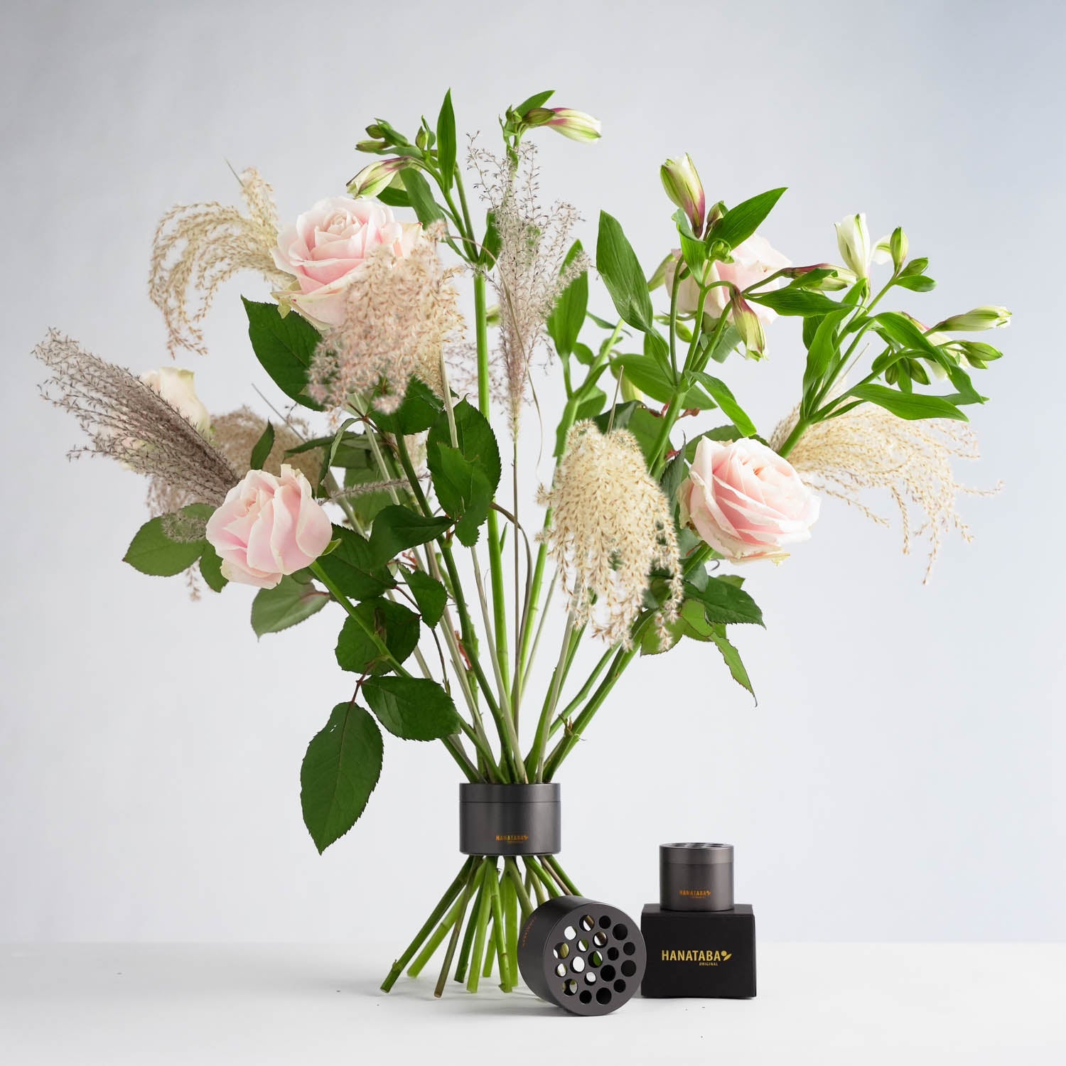 Bouquet Twister: Hanataba Pitch Black - Elegant Flower Designs